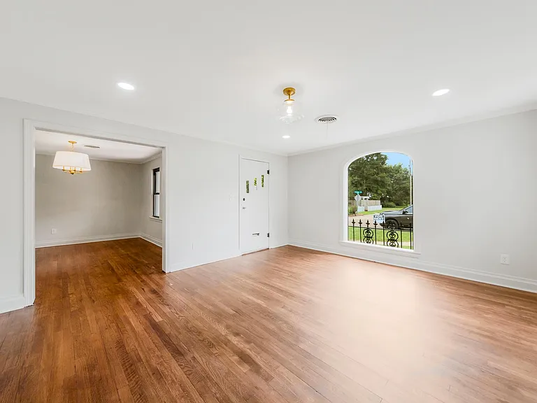900 Oaklawn Ave — Photo 12