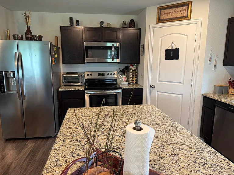100 N Creek Dr — Photo 26