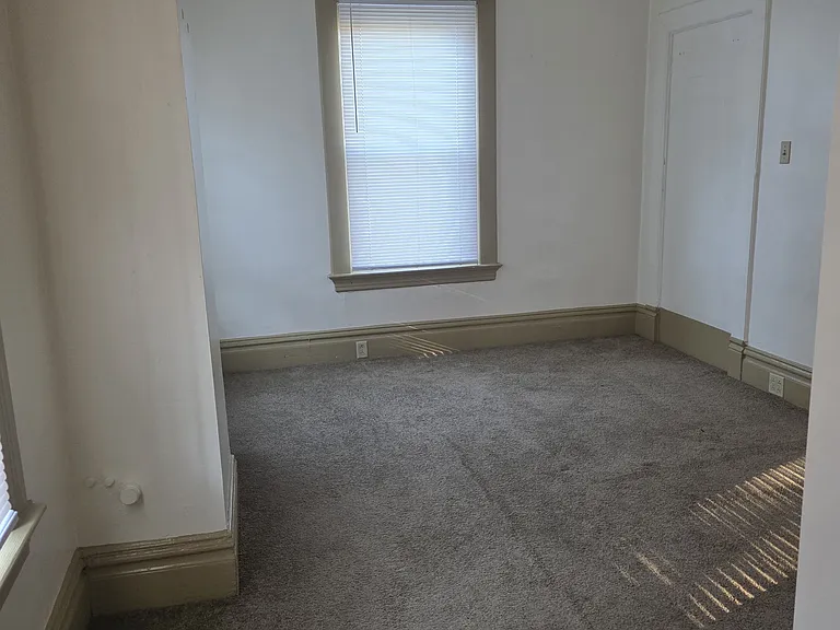 403 Locust Ave #5 — Photo 3
