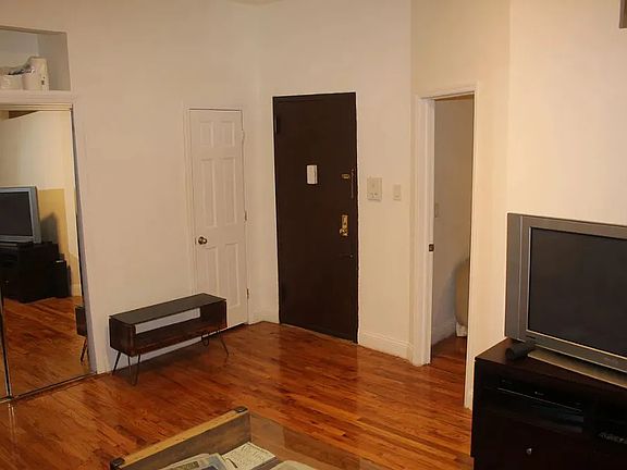 3rd image of 130 Greene Ave