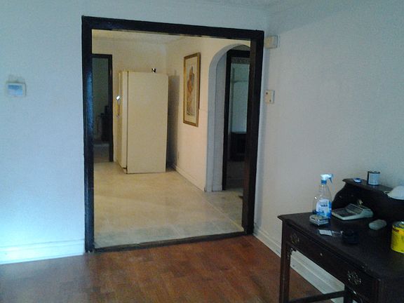 living rm leading to kitchen