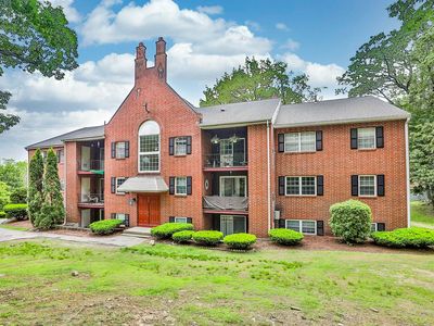 6 Louisburg Sq APT 8, Nashua, NH, 03060