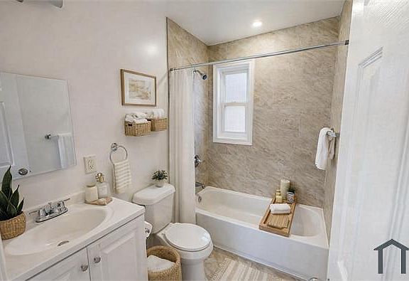 4th image of 307 Division Ave NE #303