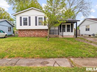 2032 Stonehenge Rd, Springfield, IL 62702