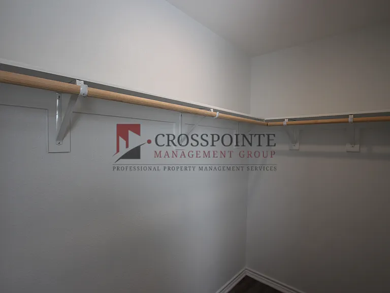 1927 Lindbergh Dr #301 — Photo 48