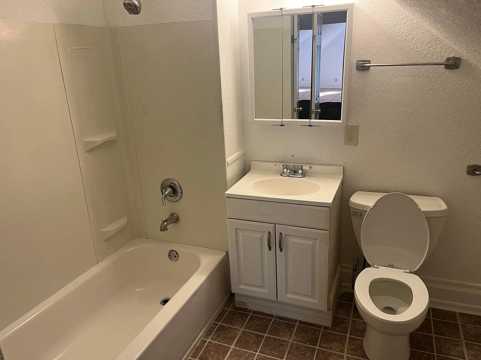 2 bed, 735 sqft, $1,375 — Photo 4