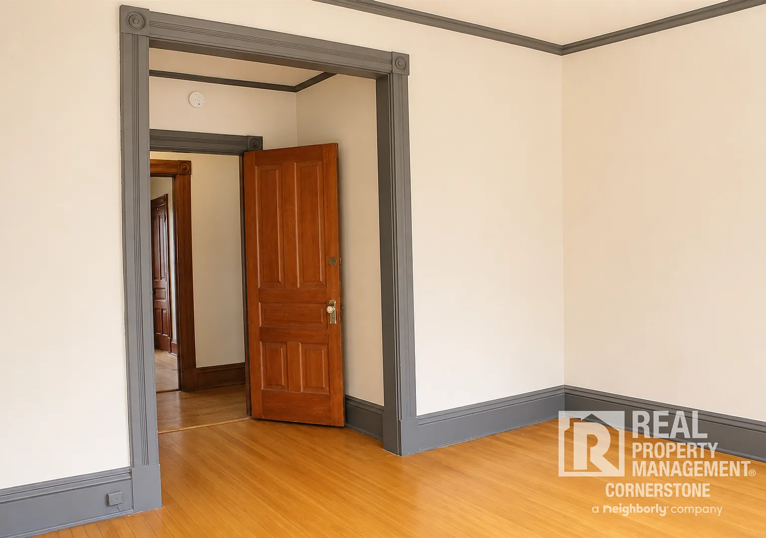 808 W Kalamazoo Ave — Photo 4