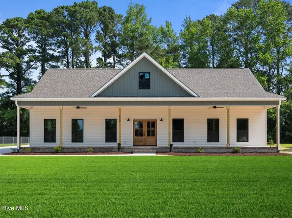 306 Crown Drive, Washington, NC 27889