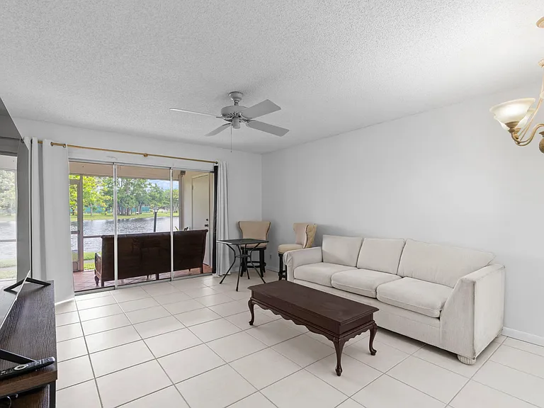 315 Cape Cod Cir #B — Photo 5