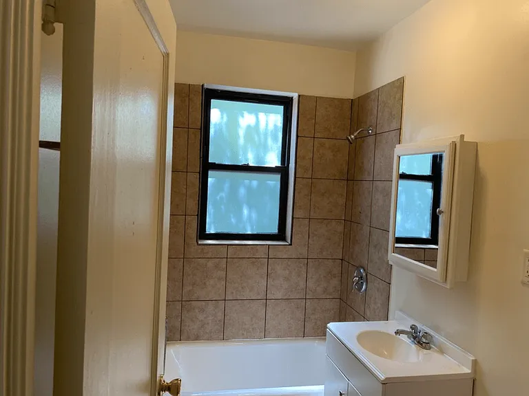 8201 S Michigan Avenue — Photo 8