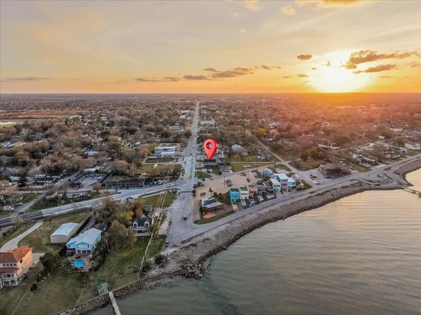 114 Grand Ave, Bacliff, TX 77518