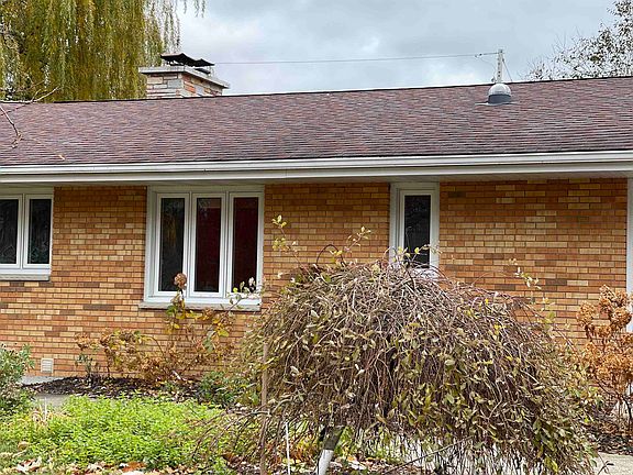 3rd image of 1111 E Circle Dr