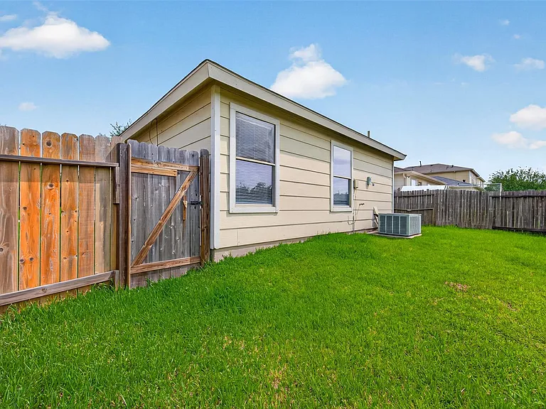 22851 Twisting Pine Dr — Photo 30
