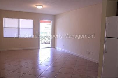 3rd image of 117 N Evergreen Ave APT 202