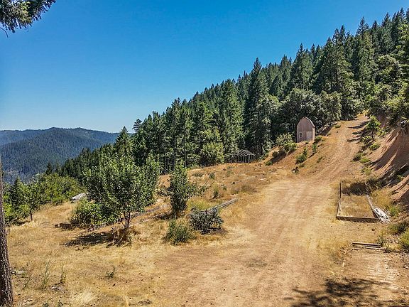 5th image of 190 Moore Gulch Rd