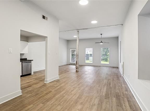 4th image of 3942 Laurel St #D