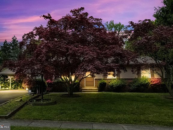 4th image of 8 Brentwood Dr