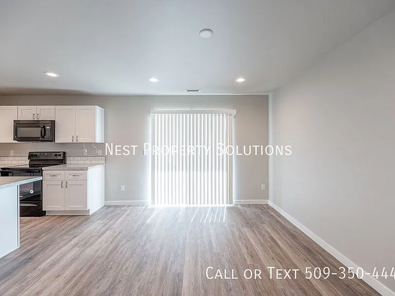 651 Hargraves Ave NE #B — Photo 25