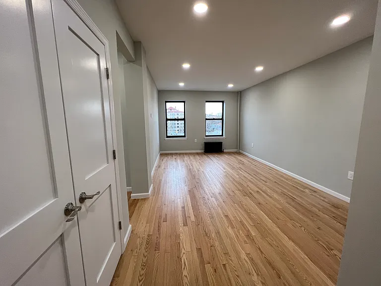 37-06 69th St #5F — Photo 4