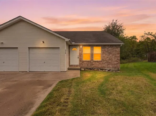 212/14 NW 27th Street Ct, Blue Springs, MO 64015