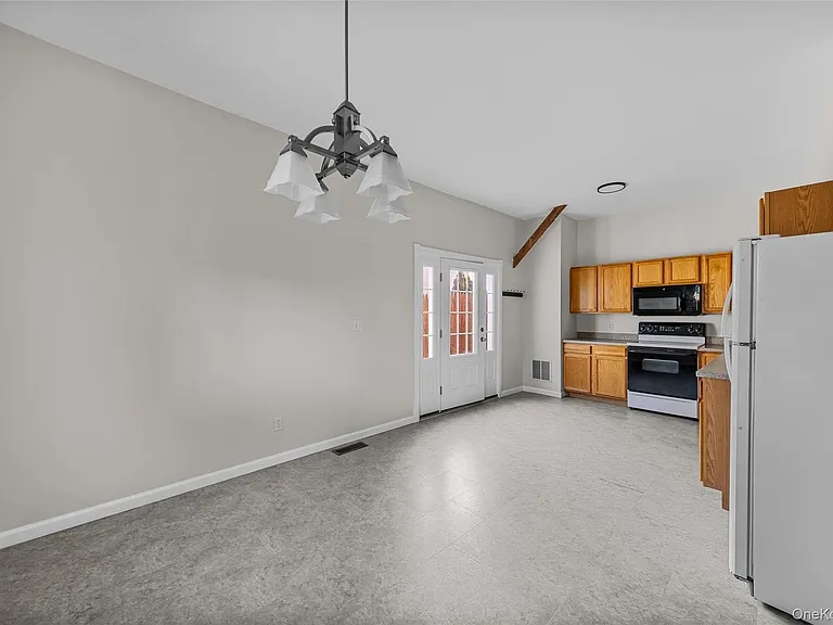 1-18 Willow Way #7 — Photo 8