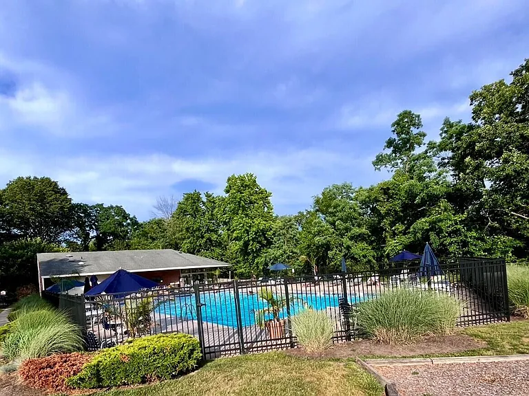 2 Elizabeth Ct — Photo 4
