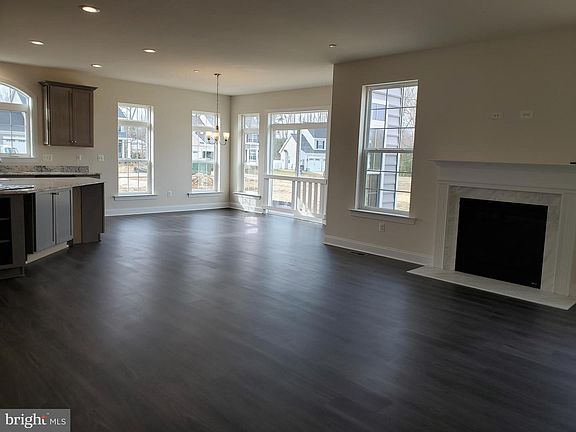 4th image of 23989 Woodmore Dr