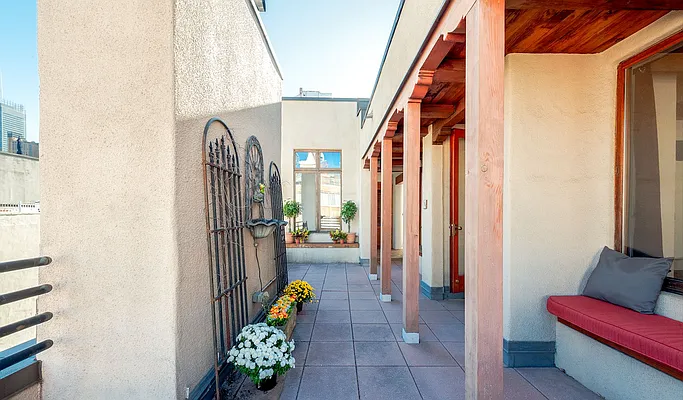 Sold by Compass | media 20