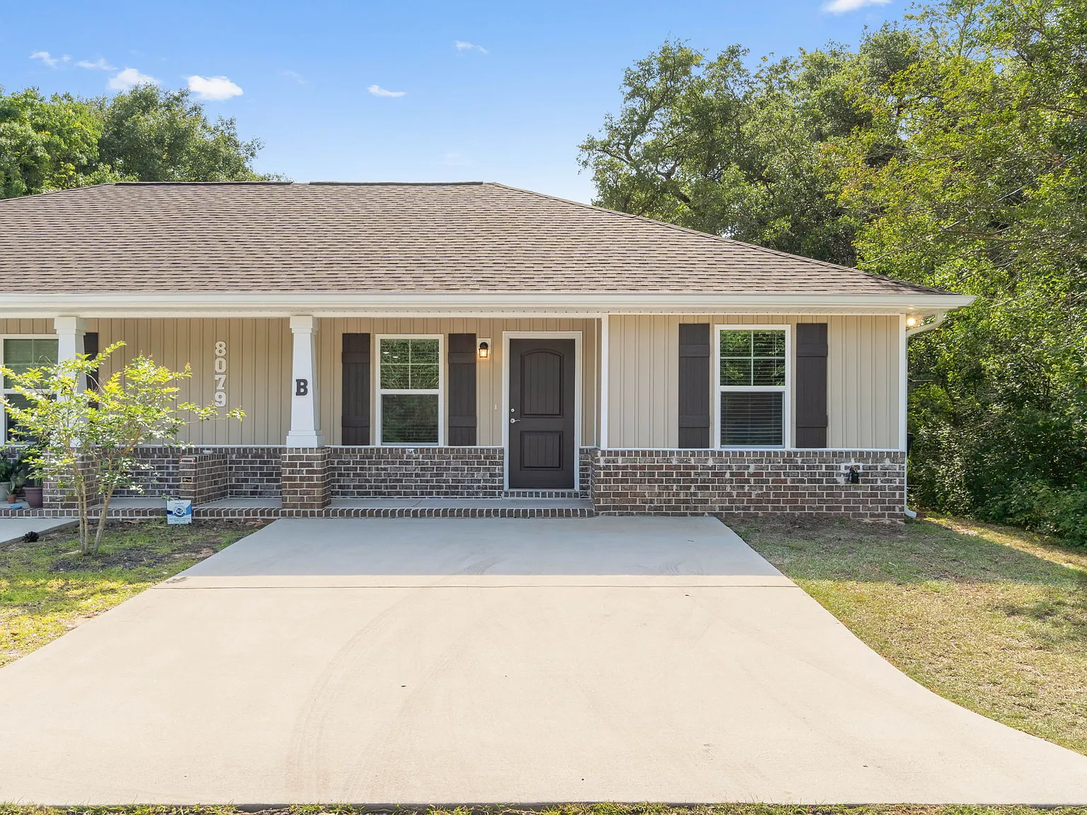 Adorable Craftsman Inspired Duplex in a great area for Rent — Photo 1