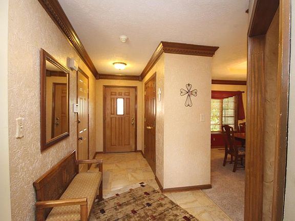 2nd image of 913 Saint Andrews Dr
