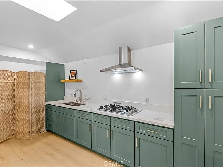 1031 E Tujunga Ave #A — Photo 16