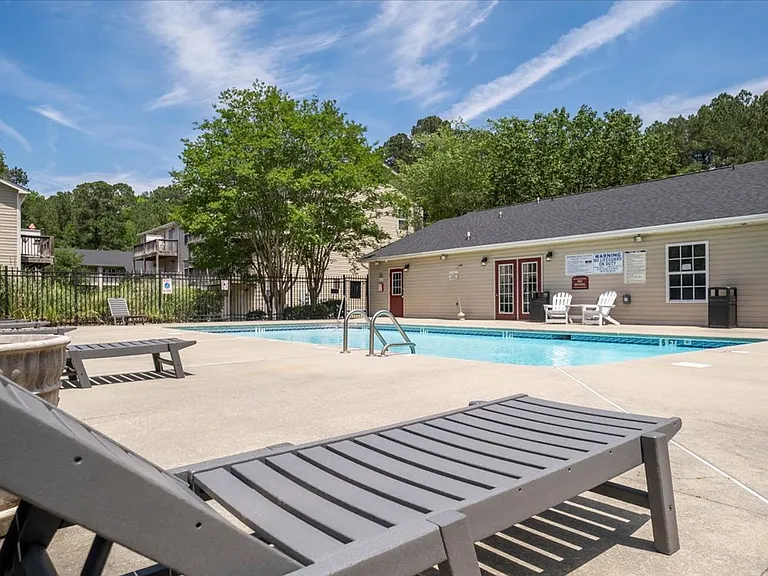 Meadowbrook Luxury Apartments — Photo 18