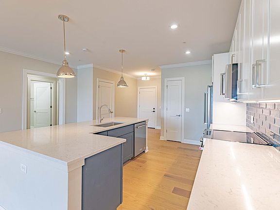 4th image of 5285 Highpointe Lakes Dr Unit 3402