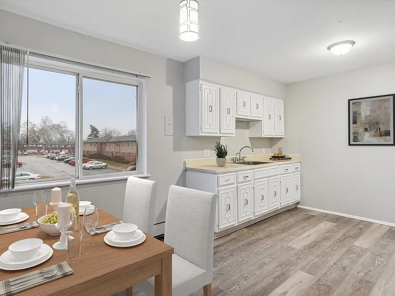 Village Grove Apartments — Photo 33