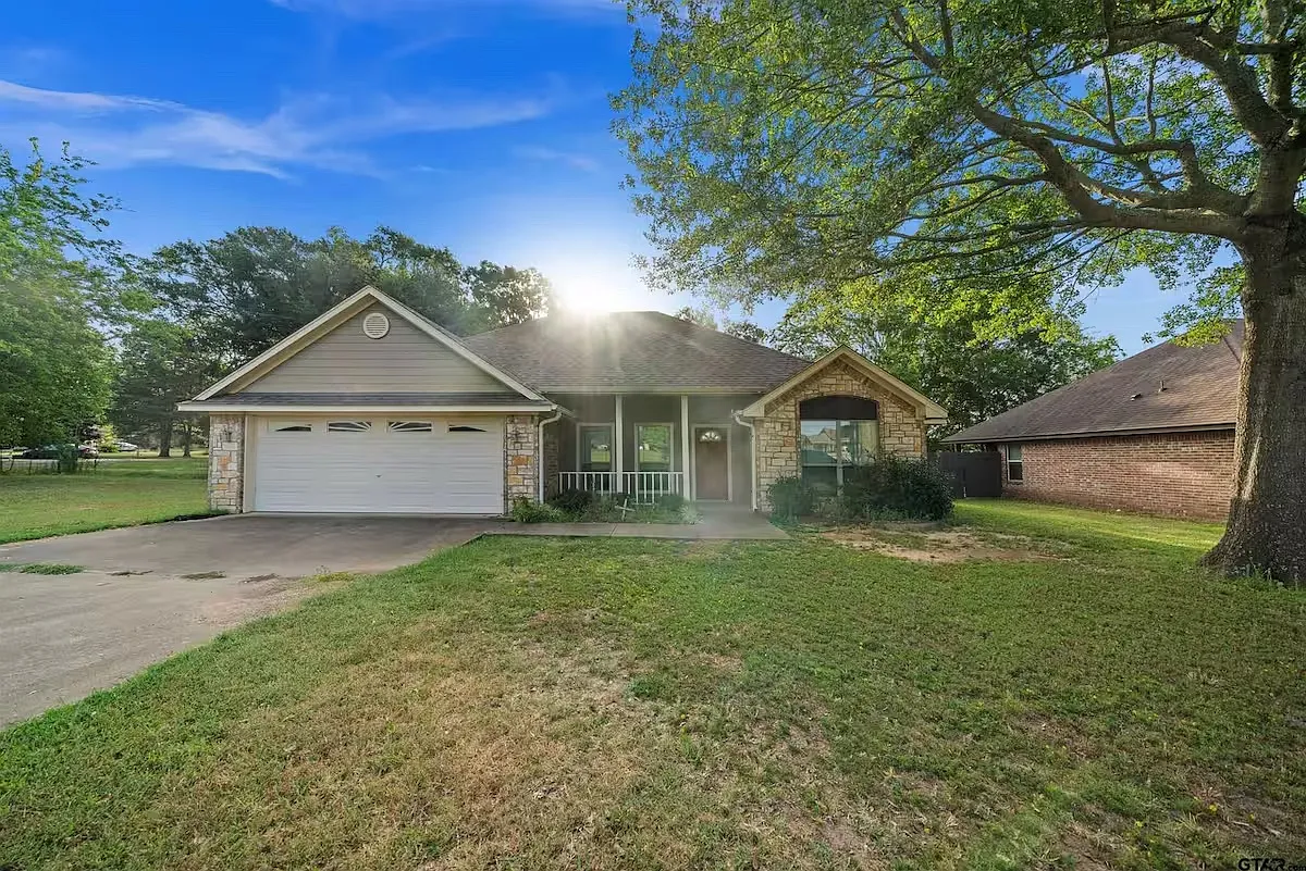 601 Penny Ln — Photo 4
