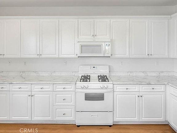 5th image of 15995 Yosemite St
