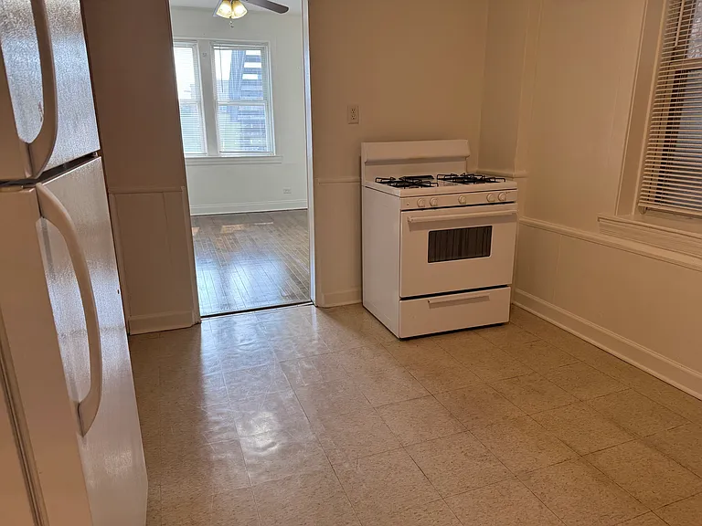 3145 S May St #1F — Photo 4