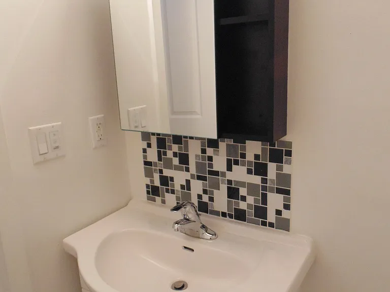 160 Johnson Ave W — Photo 6