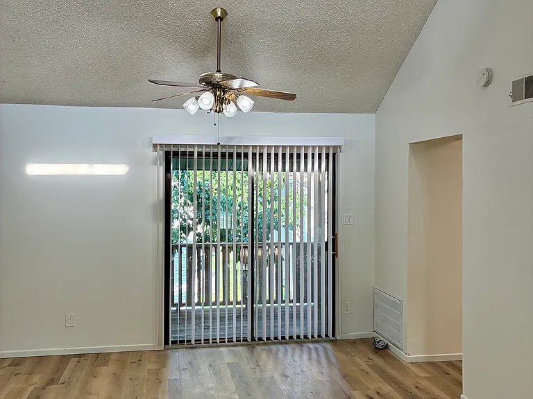 3414 SW Burnett Rd #B — Photo 1