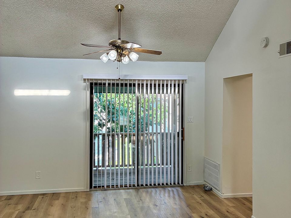 1st image of 3414 SW Burnett Rd APT B
