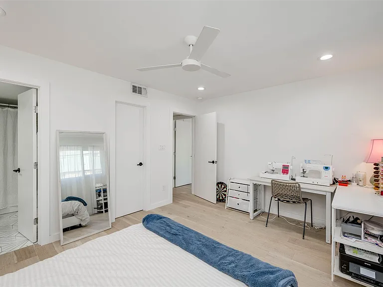 400 E 30th St #105 — Photo 25