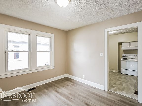 3rd image of 27 N Vine St