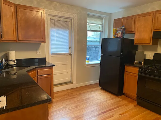 220 Hanover St #7 — Photo 24