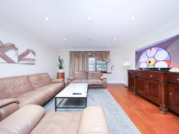 1711 Gerritsen Avenue image 4 of 41