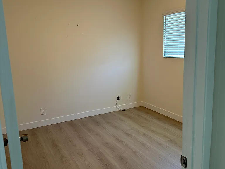 217 W Carroll Ave — Photo 16