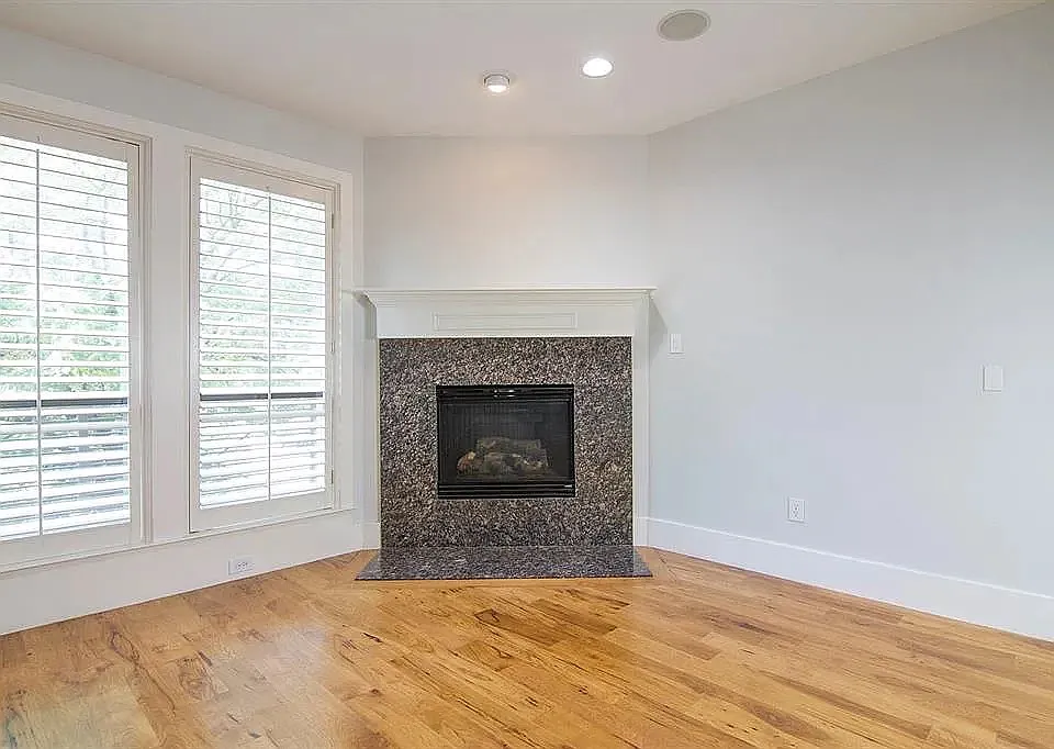 2 bed, 2.5 bath, 2049 sqft, $3,200 — Photo 2