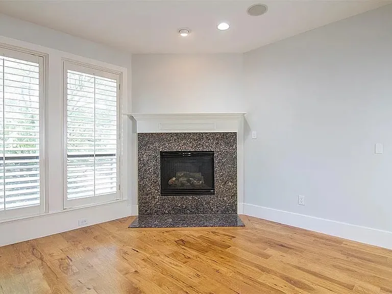 2606 Shelby Ave — Photo 2