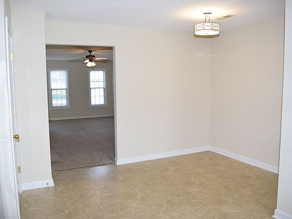 5th image of 1611 Oak Leaf Dr NW