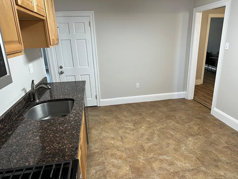 390 Easton Rd #5 — Photo 12