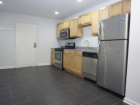 5th image of 154 N Pearl St